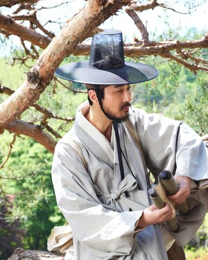 차승원, 10년 만에 '고산자 김정호'로 귀환... 여행 전도사 변신 - 뉴스 썸네일 이미지