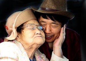'욕쟁이 할머니'를 아시나요? 홍승표 감독이 남긴 10년의 사모곡 - 뉴스 썸네일 이미지