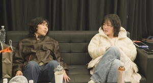 악뮤, 돈 많이 벌었다...운동방-노래방-올드카 자랑 - 뉴스 썸네일 이미지